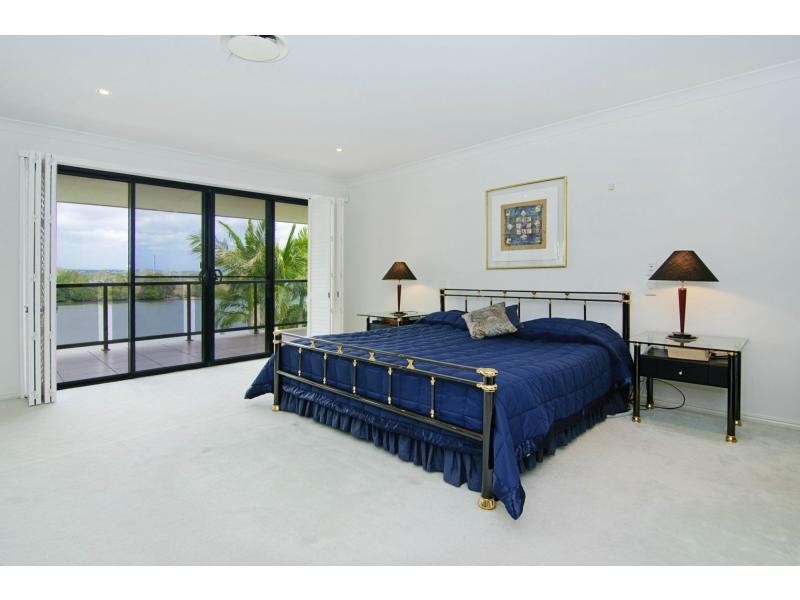 3134 Riverleigh Drive, Hope Island QLD 4212