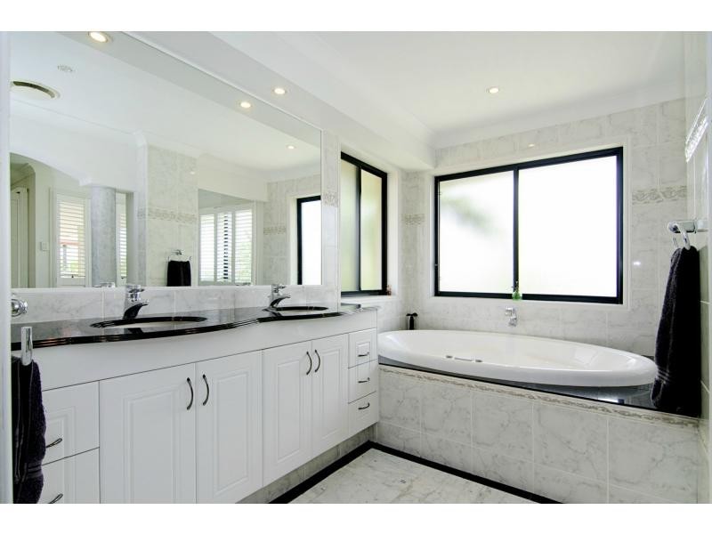 3134 Riverleigh Drive, Hope Island QLD 4212