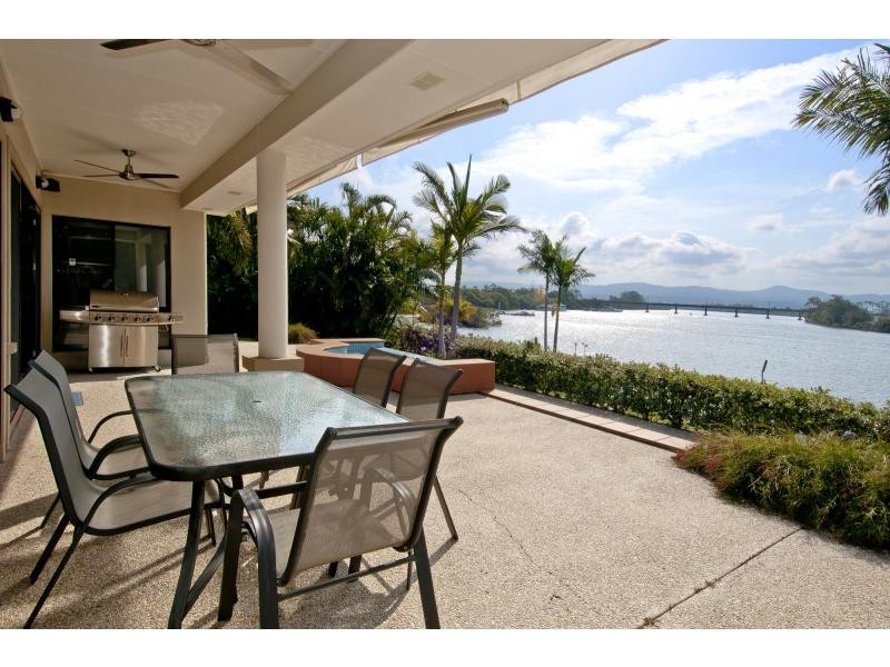3134 Riverleigh Drive, Hope Island QLD 4212