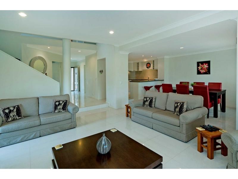 8116 Magnolia Gardens, Hope Island QLD 4212