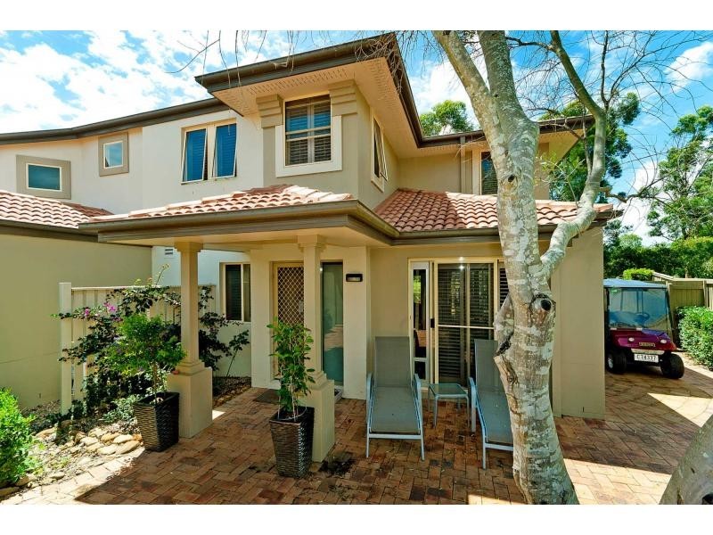 8116 Magnolia Gardens, Hope Island QLD 4212