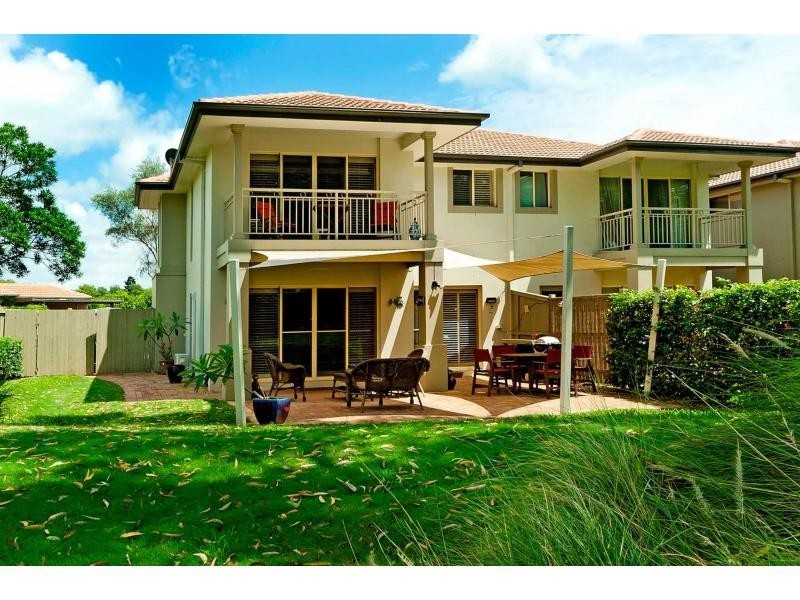 8116 Magnolia Gardens, Hope Island QLD 4212