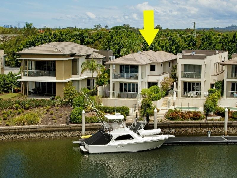 2245 Glengallon Way, Hope Island QLD 4212