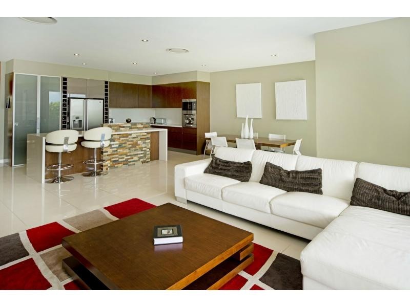 2245 Glengallon Way, Hope Island QLD 4212