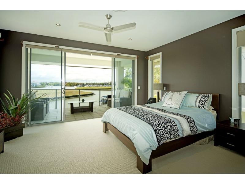 2245 Glengallon Way, Hope Island QLD 4212