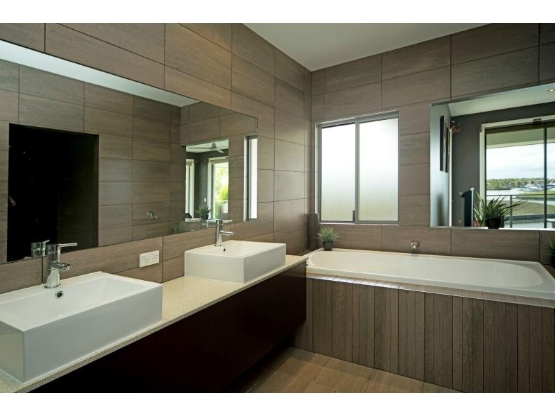 2245 Glengallon Way, Hope Island QLD 4212