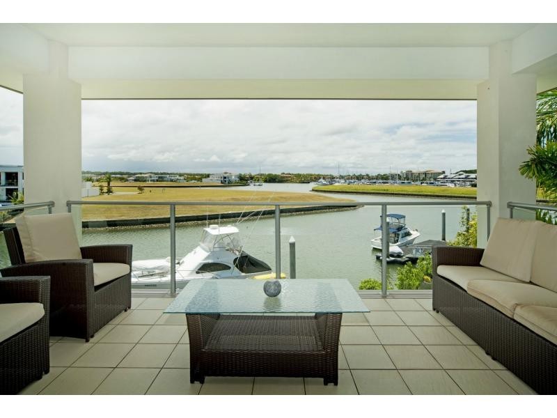 2245 Glengallon Way, Hope Island QLD 4212