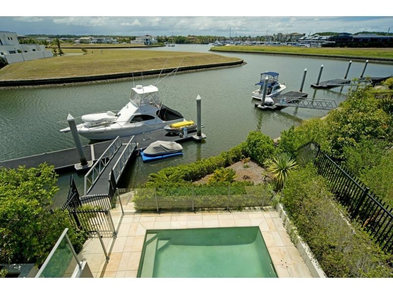 2245 Glengallon Way, Hope Island QLD 4212