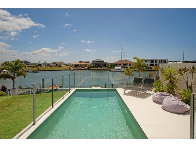 2232 Glengallon Way, Hope Island QLD 4212