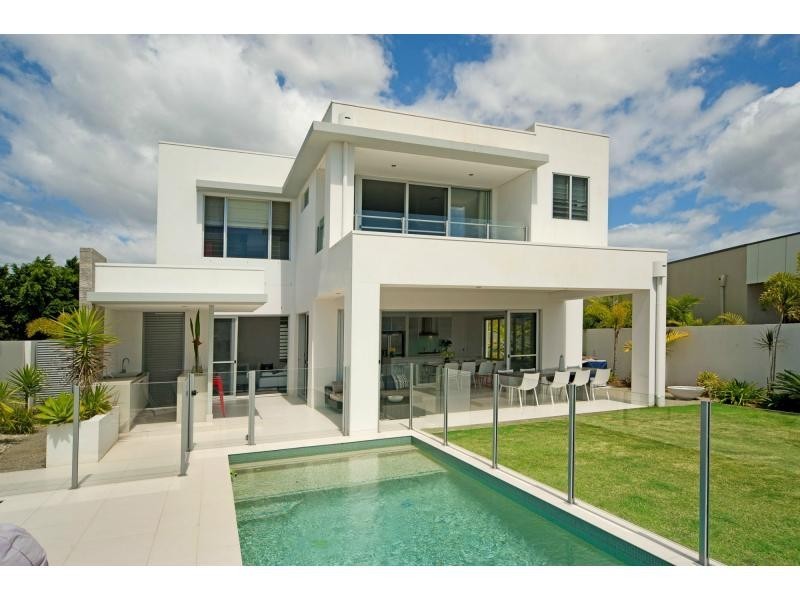 2232 Glengallon Way, Hope Island QLD 4212