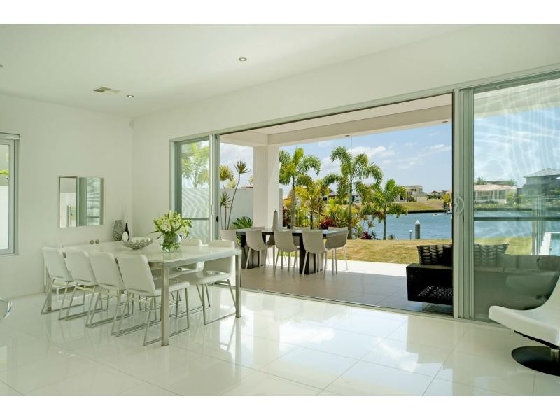 2232 Glengallon Way, Hope Island QLD 4212