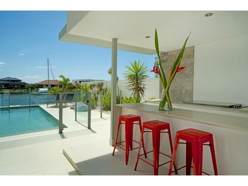 2232 Glengallon Way, Hope Island QLD 4212