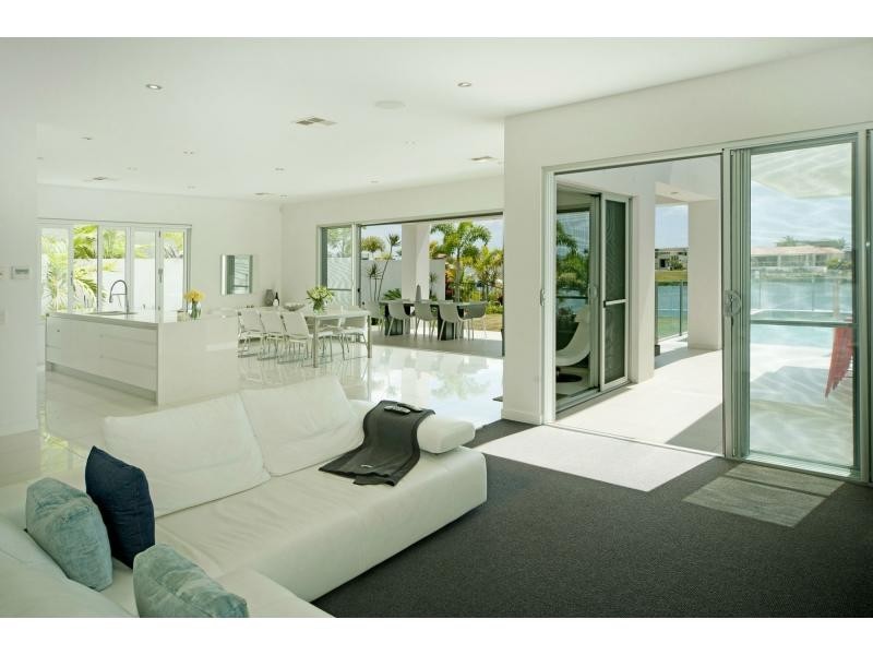 2232 Glengallon Way, Hope Island QLD 4212