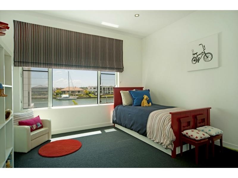 2232 Glengallon Way, Hope Island QLD 4212