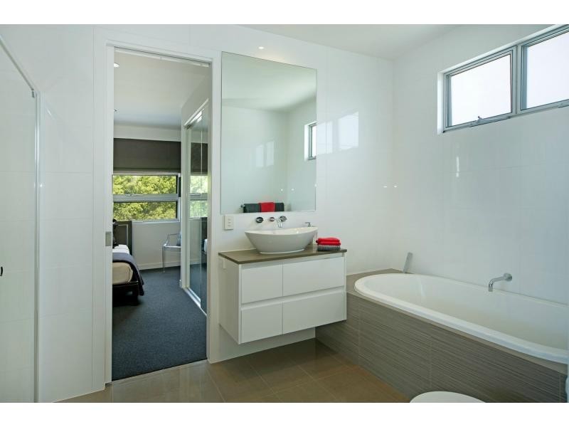 2232 Glengallon Way, Hope Island QLD 4212