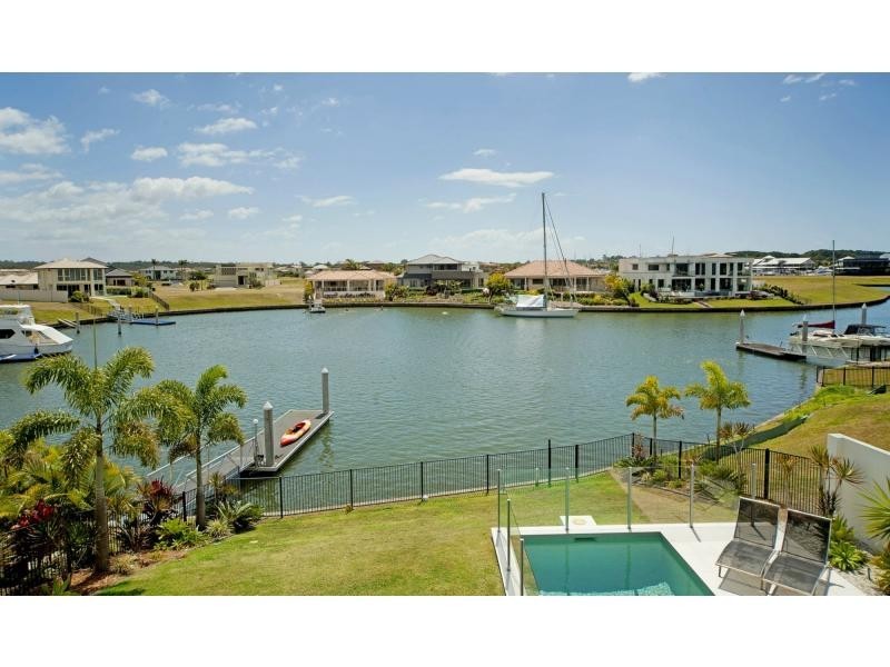 2232 Glengallon Way, Hope Island QLD 4212
