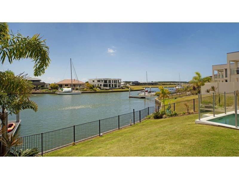 2232 Glengallon Way, Hope Island QLD 4212