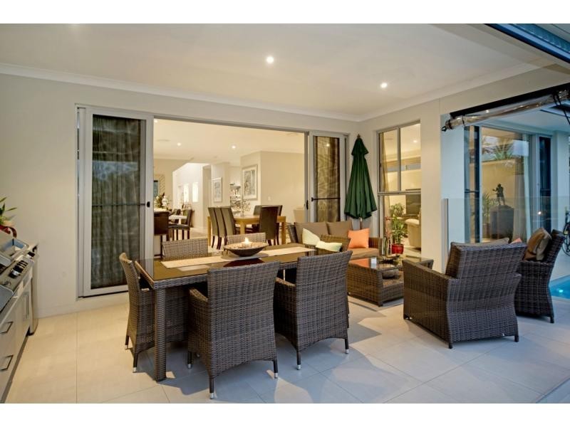 9103 Peter Senior Drive, Hope Island QLD 4212