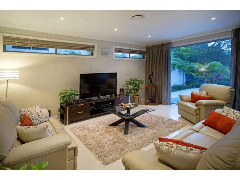 9103 Peter Senior Drive, Hope Island QLD 4212