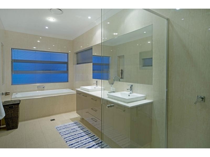 9103 Peter Senior Drive, Hope Island QLD 4212