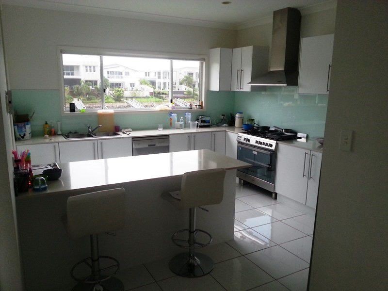 8 Quayside Drive, Helensvale QLD 4212