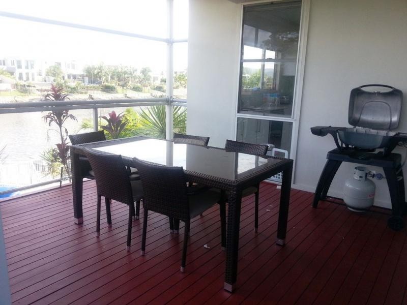 8 Quayside Drive, Helensvale QLD 4212