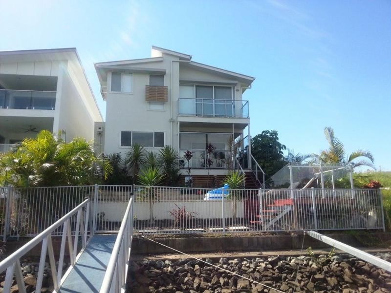 8 Quayside Drive, Helensvale QLD 4212