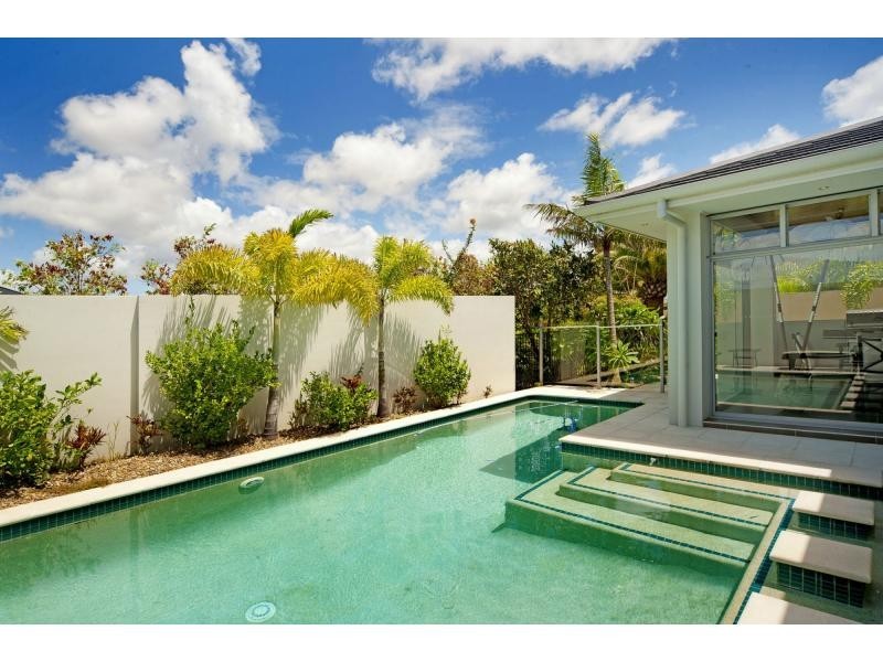 2858 Virginia Drive, Hope Island QLD 4212