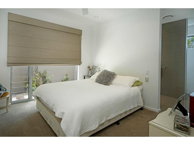 2858 Virginia Drive, Hope Island QLD 4212