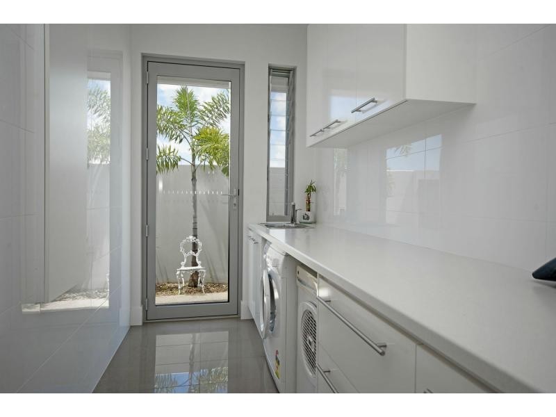 2858 Virginia Drive, Hope Island QLD 4212