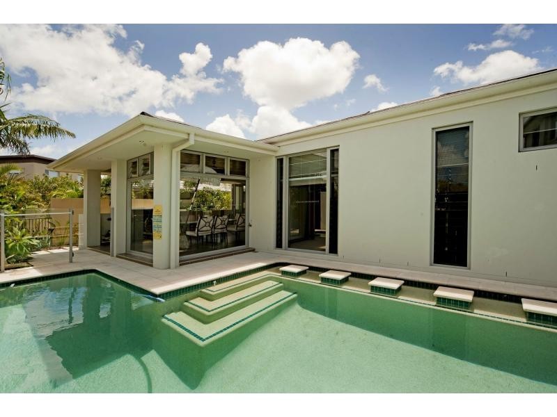 2858 Virginia Drive, Hope Island QLD 4212