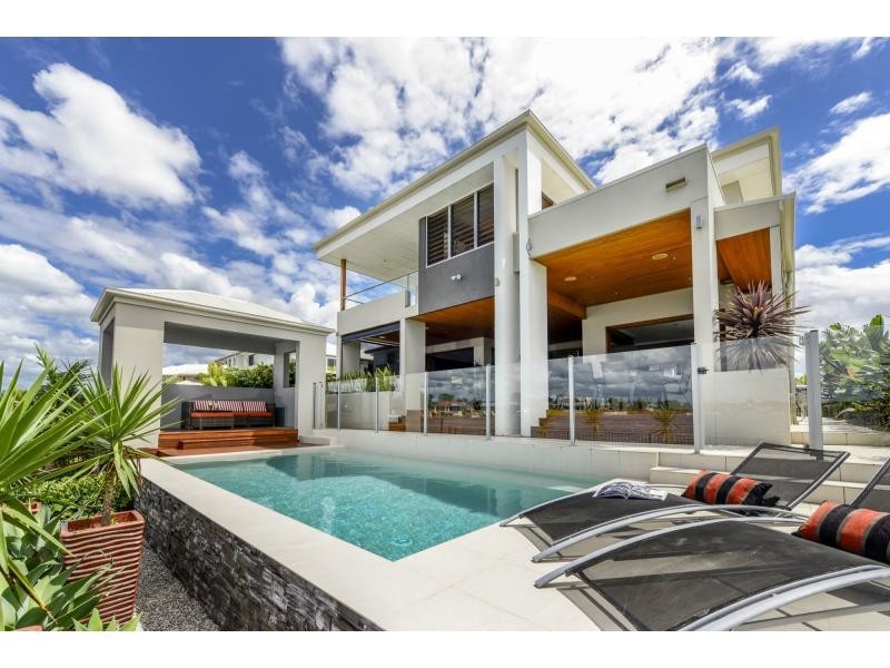 136 The Peninsula, Helensvale QLD 4212