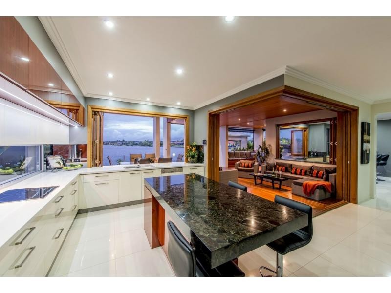 136 The Peninsula, Helensvale QLD 4212