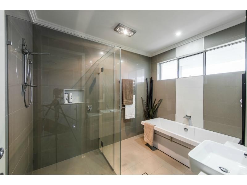 136 The Peninsula, Helensvale QLD 4212
