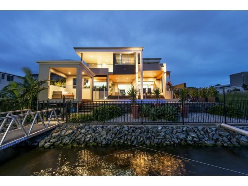 136 The Peninsula, Helensvale QLD 4212