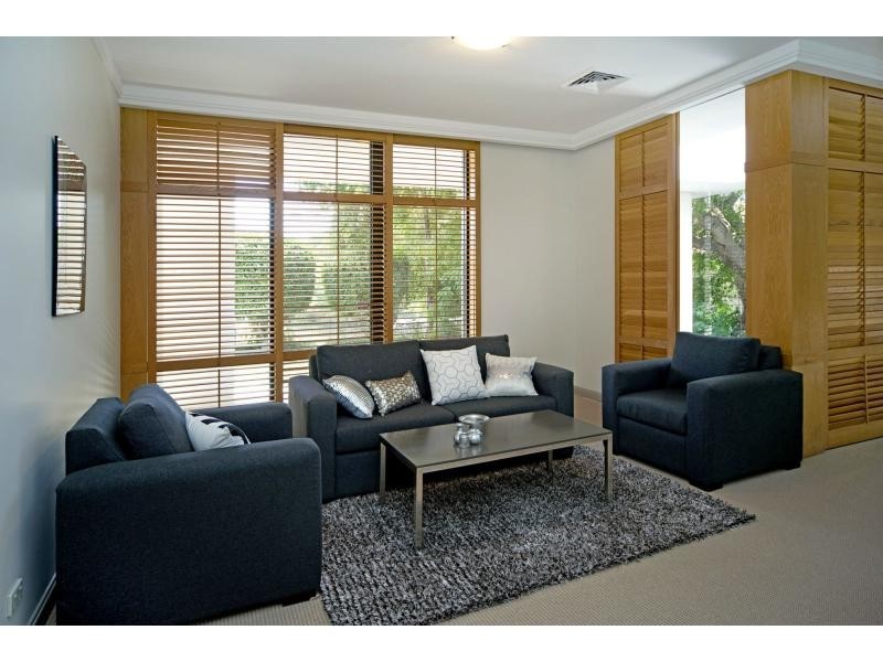 11 River Cove Place, Helensvale QLD 4212
