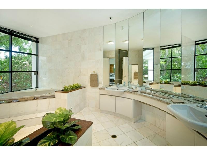 11 River Cove Place, Helensvale QLD 4212