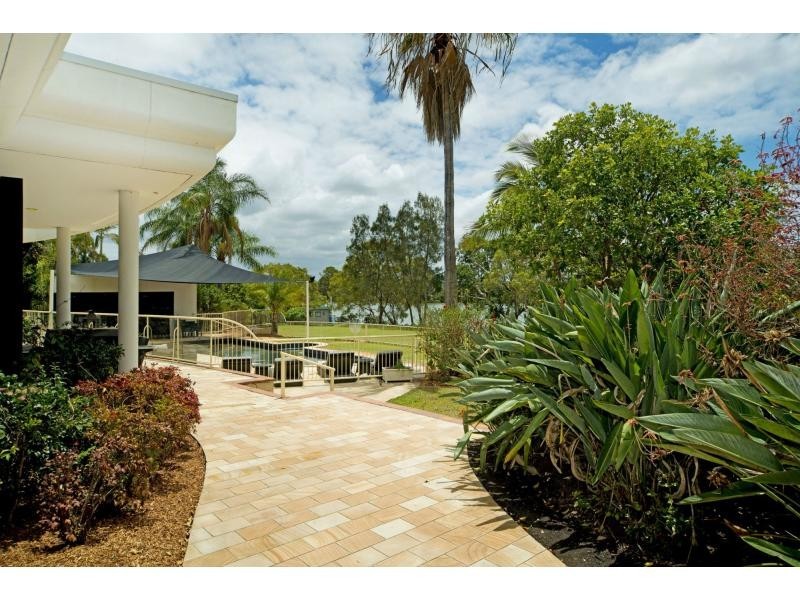11 River Cove Place, Helensvale QLD 4212