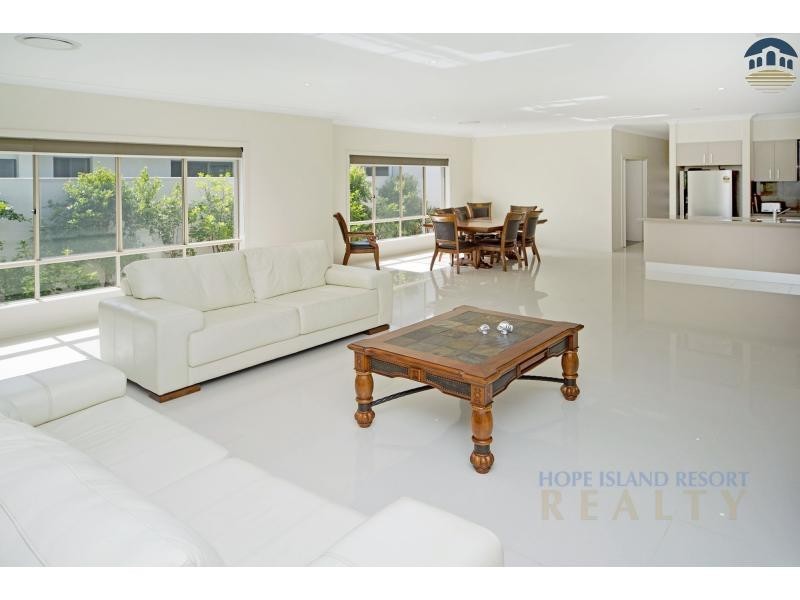 9116 Peter Senior Drive, Hope Island QLD 4212