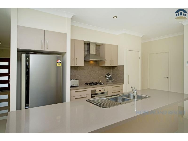 9116 Peter Senior Drive, Hope Island QLD 4212