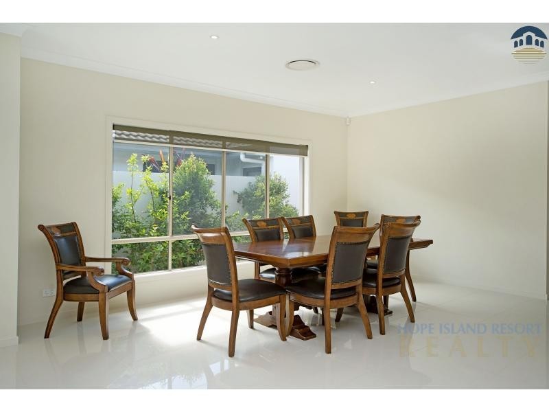 9116 Peter Senior Drive, Hope Island QLD 4212