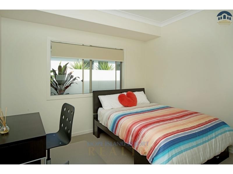 9116 Peter Senior Drive, Hope Island QLD 4212