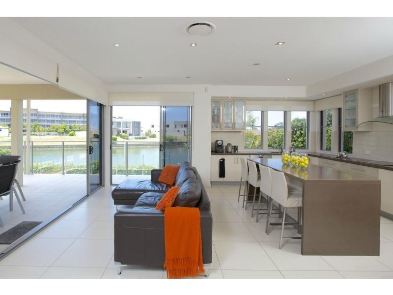 6187 Bolsena Circuit, Hope Island QLD 4212