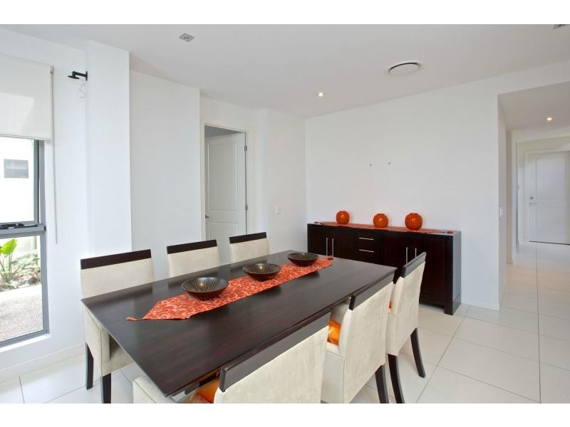 6187 Bolsena Circuit, Hope Island QLD 4212