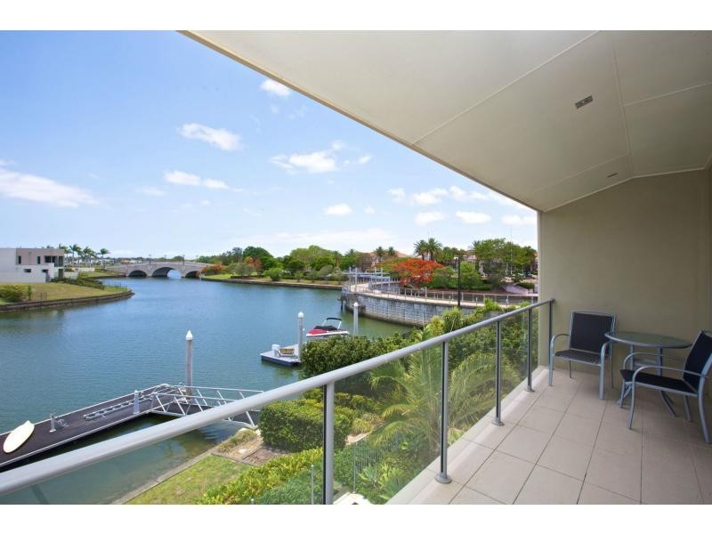 6187 Bolsena Circuit, Hope Island QLD 4212
