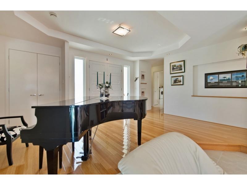 3129 Riverleigh Drive, Hope Island QLD 4212