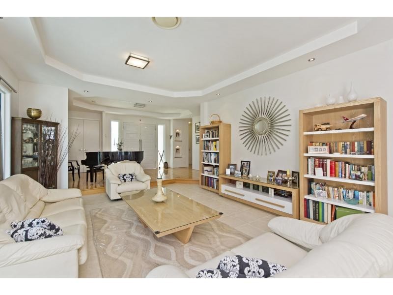 3129 Riverleigh Drive, Hope Island QLD 4212