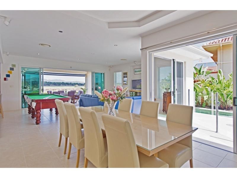 3129 Riverleigh Drive, Hope Island QLD 4212