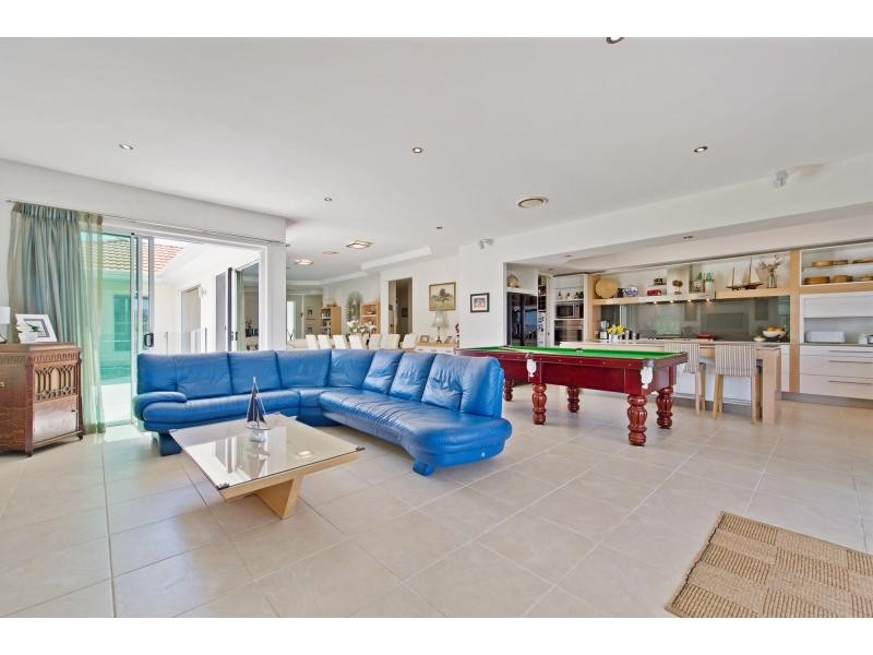 3129 Riverleigh Drive, Hope Island QLD 4212