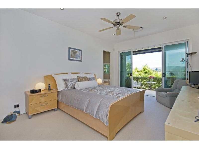 3129 Riverleigh Drive, Hope Island QLD 4212